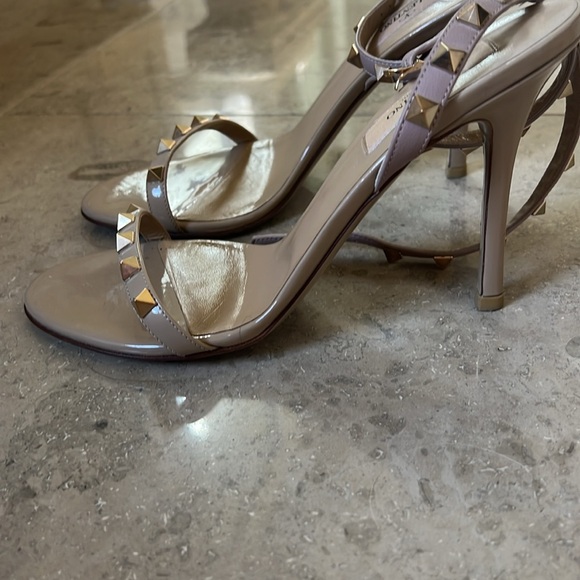 Shoes - Picture 2 of 3